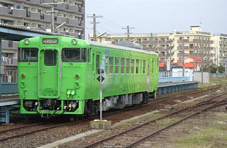 志布志駅にて、わかば号１