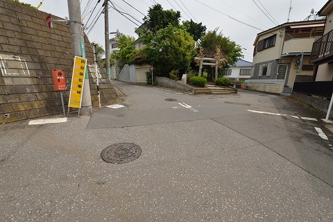 溝合神社前の五叉路